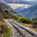 Ferrovia Cênica da Montanha: Trilhos Serenos Atraves de Vales Verdes Luxuosos e Picos Majestosos